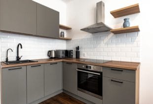 Угловая кухня Рэя 2×2,1 м