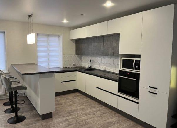 Кухня с барной стойкой Блант 2x2,4x4,2 м